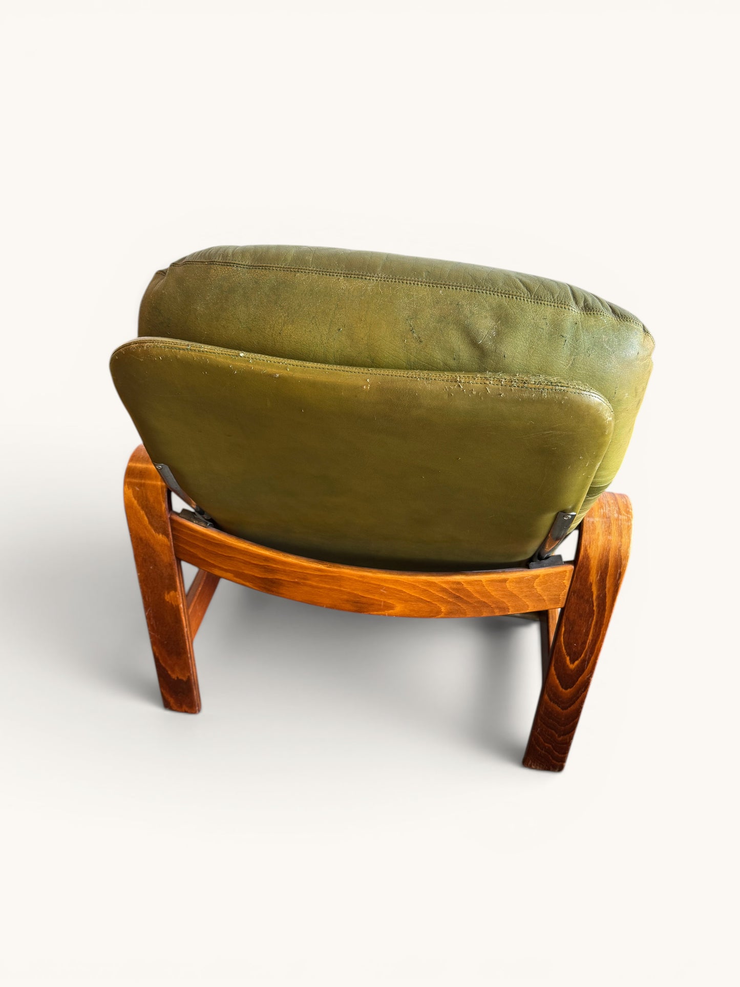 Set van 2 olijfgroene loungestoelen – Göte Möbler, Zweden, jaren 70
