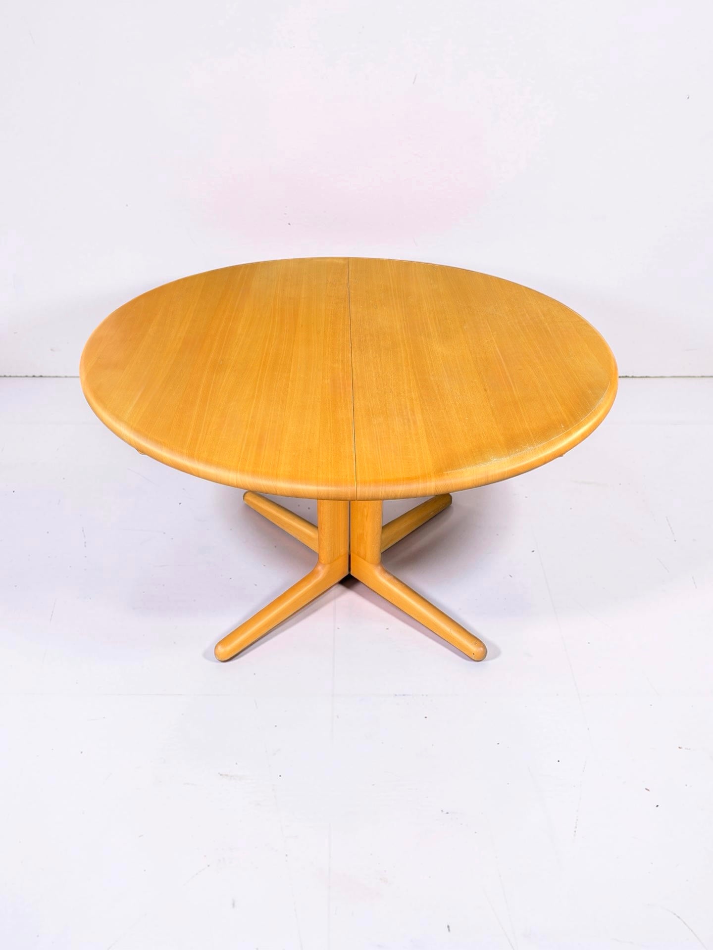 Vintage Deense uitschuifbare ronde eettafel
