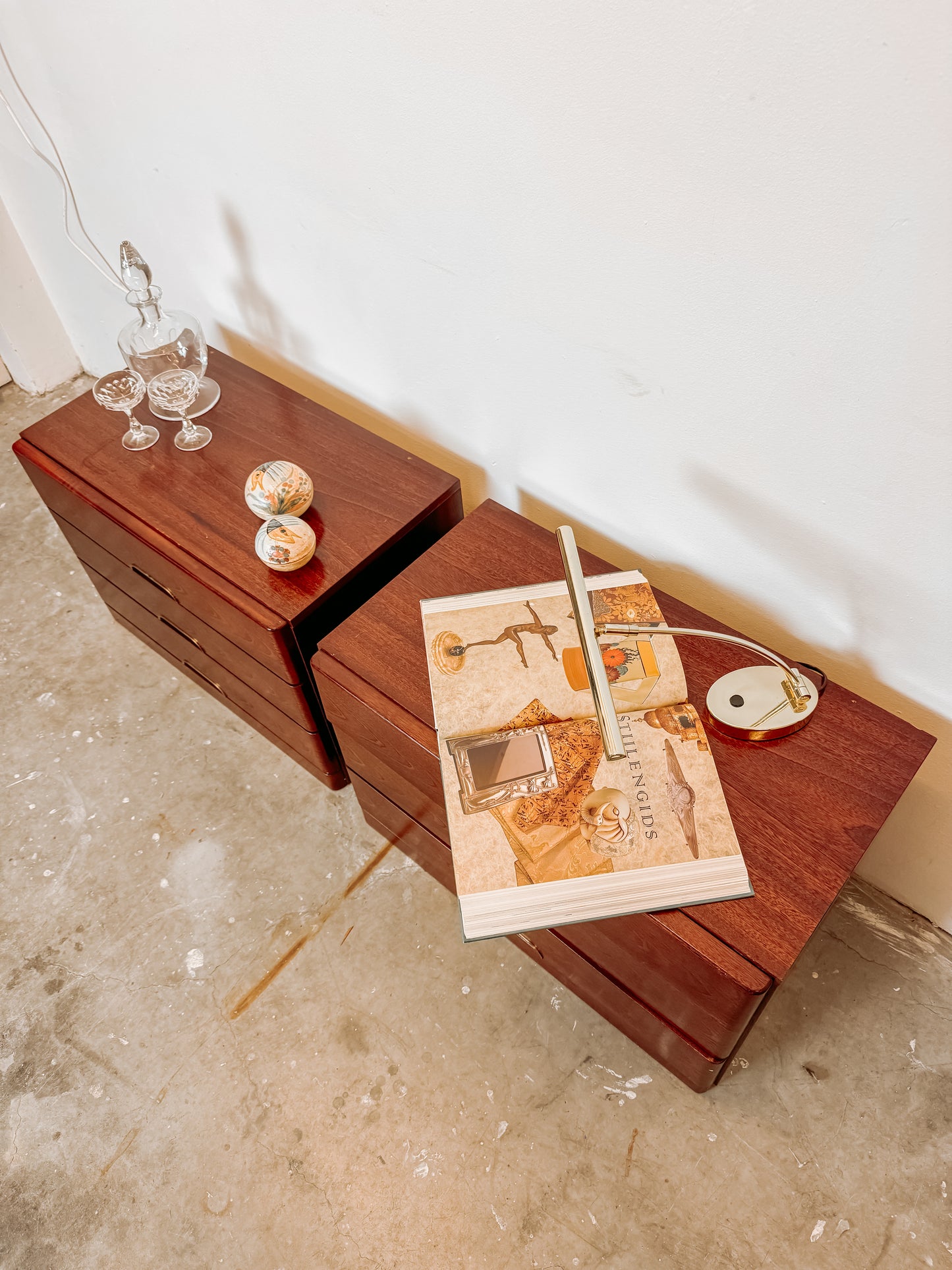 Set van 2 vintage nachtkastjes met 3 lades, jaren 80