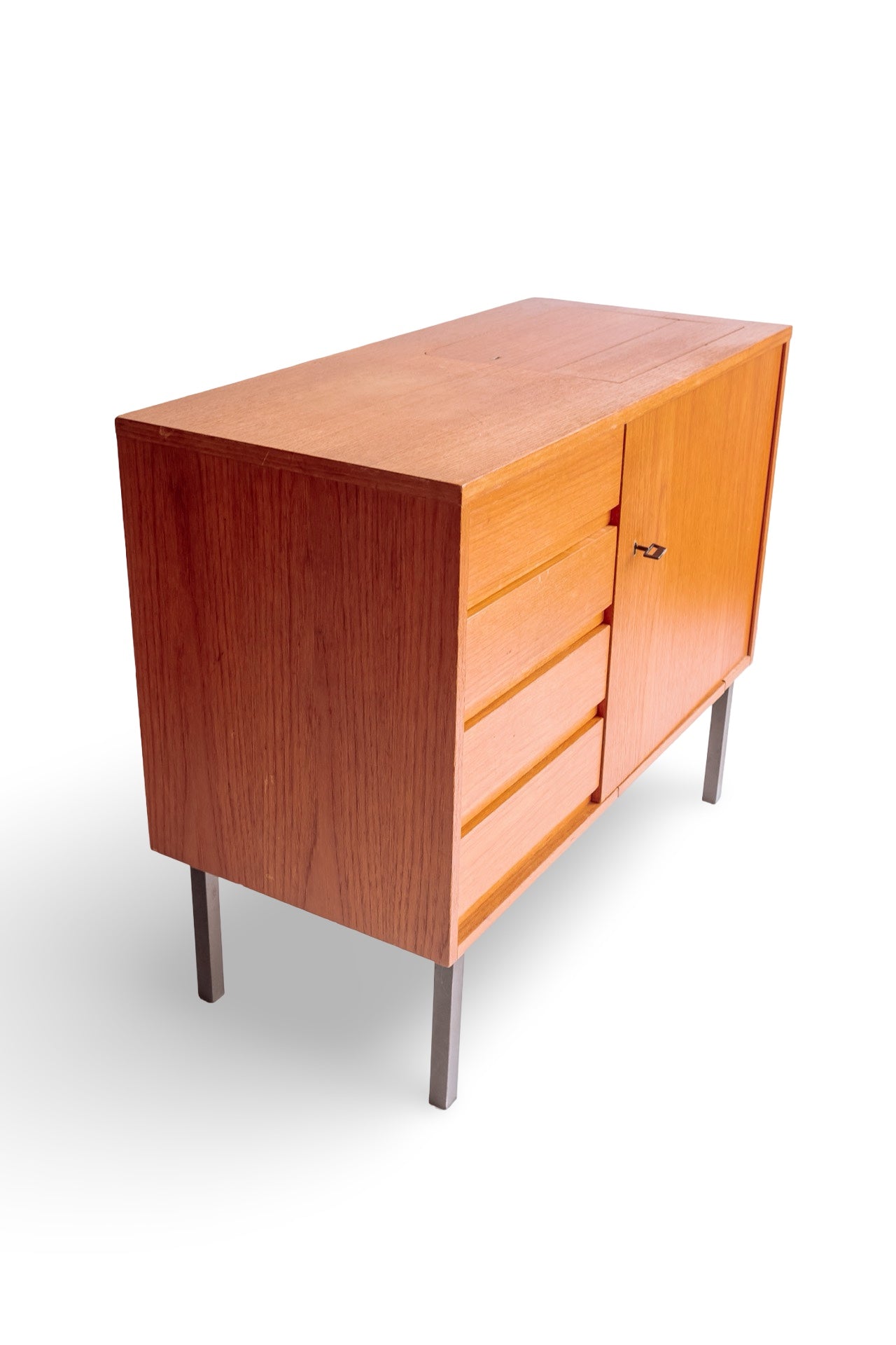 Vintage dressoir met lades en deurtje