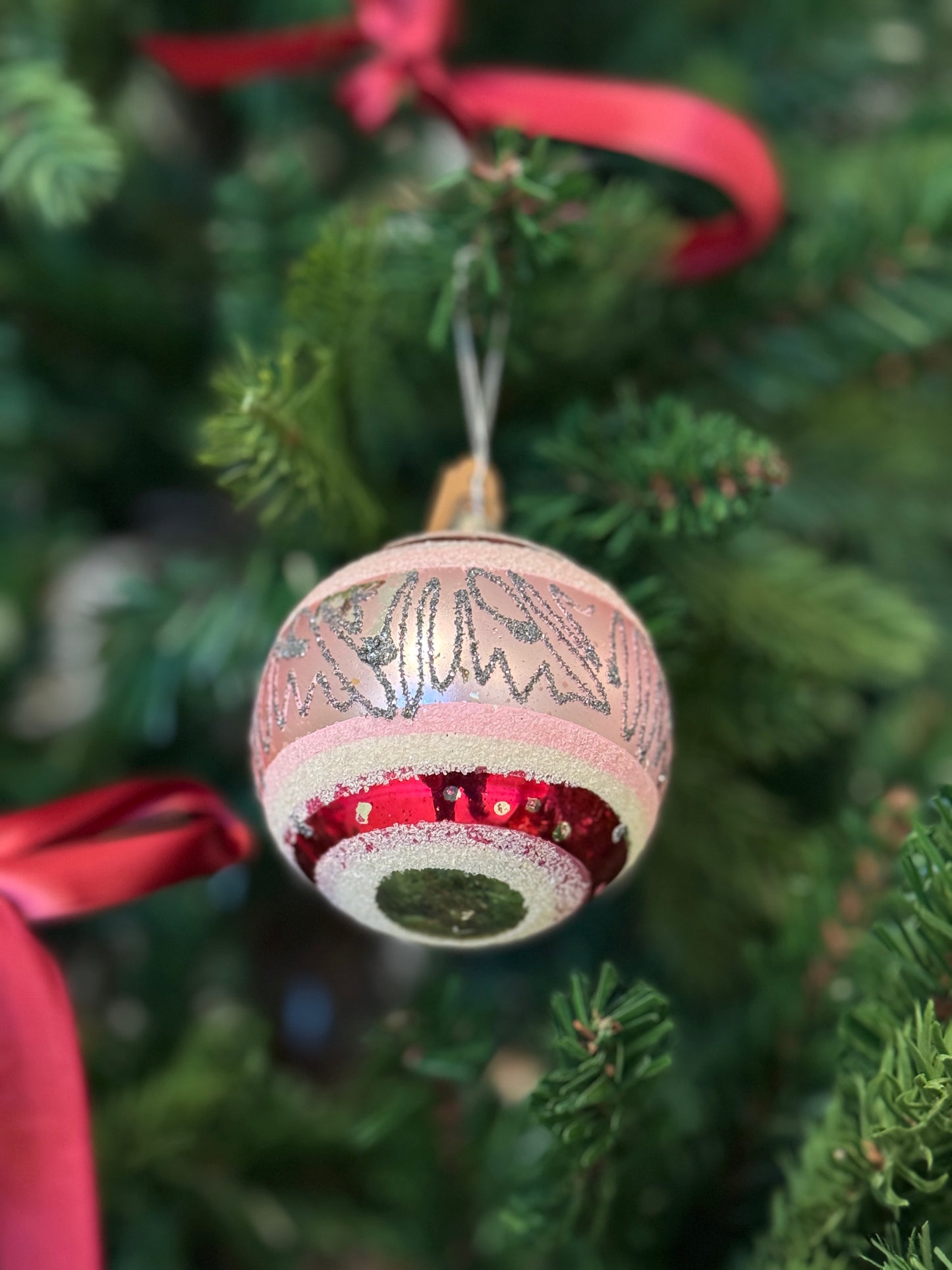 Grote handgemaakte vintage glazen kerstbal roze gesuikerd (3 beschikbaar)