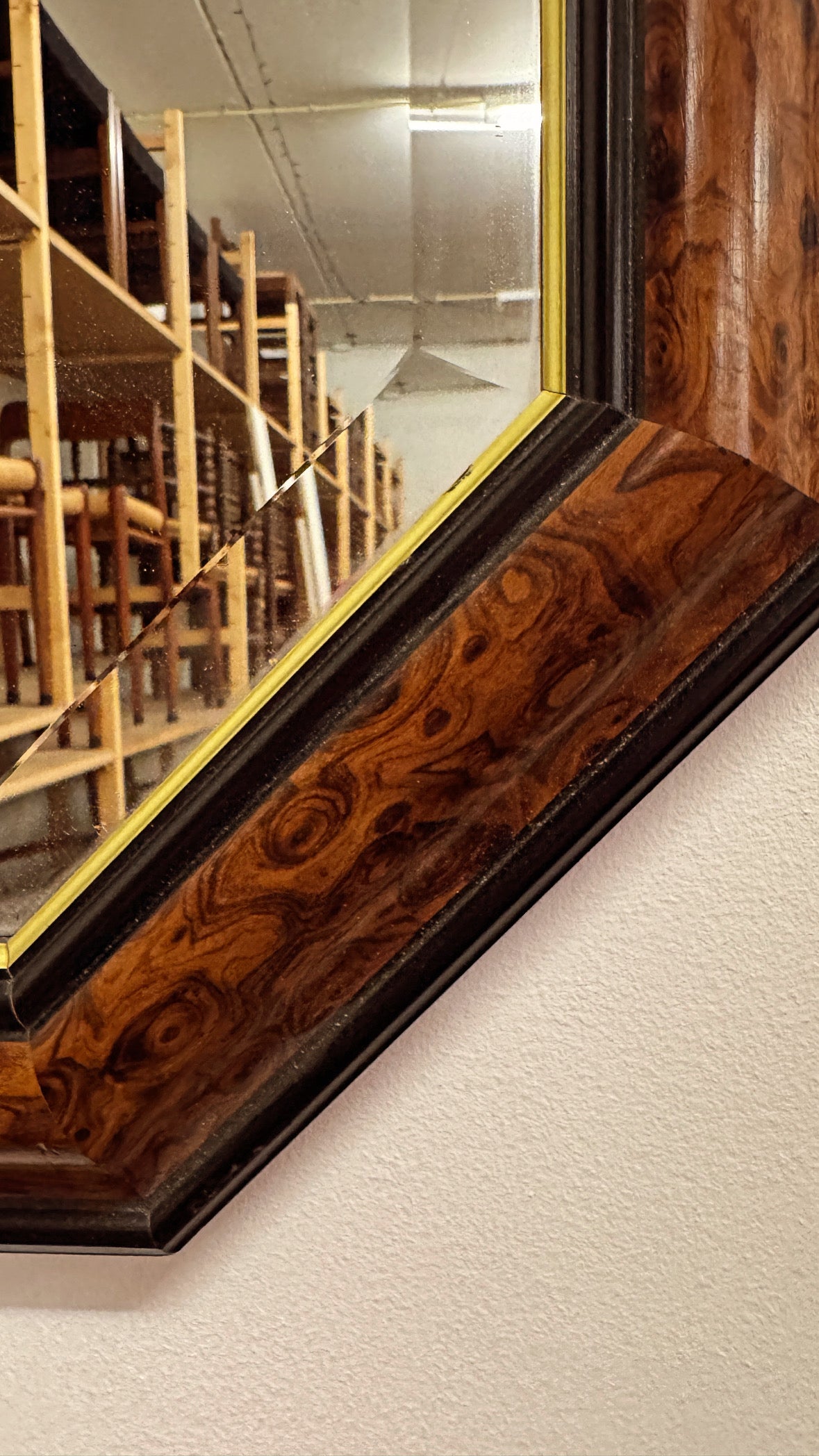 Vintage spiegel met burl wood lijst