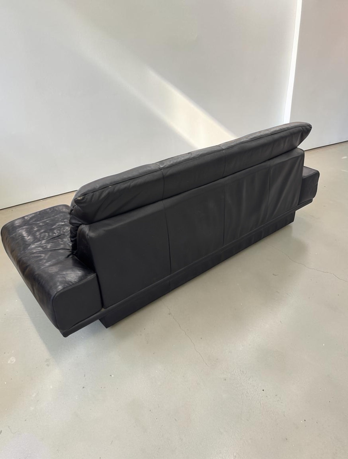 tessvintage zwarte leren Rolf Benz RB 3400 3-zitsbank uit de jaren 80 met verstelbare rugleuning