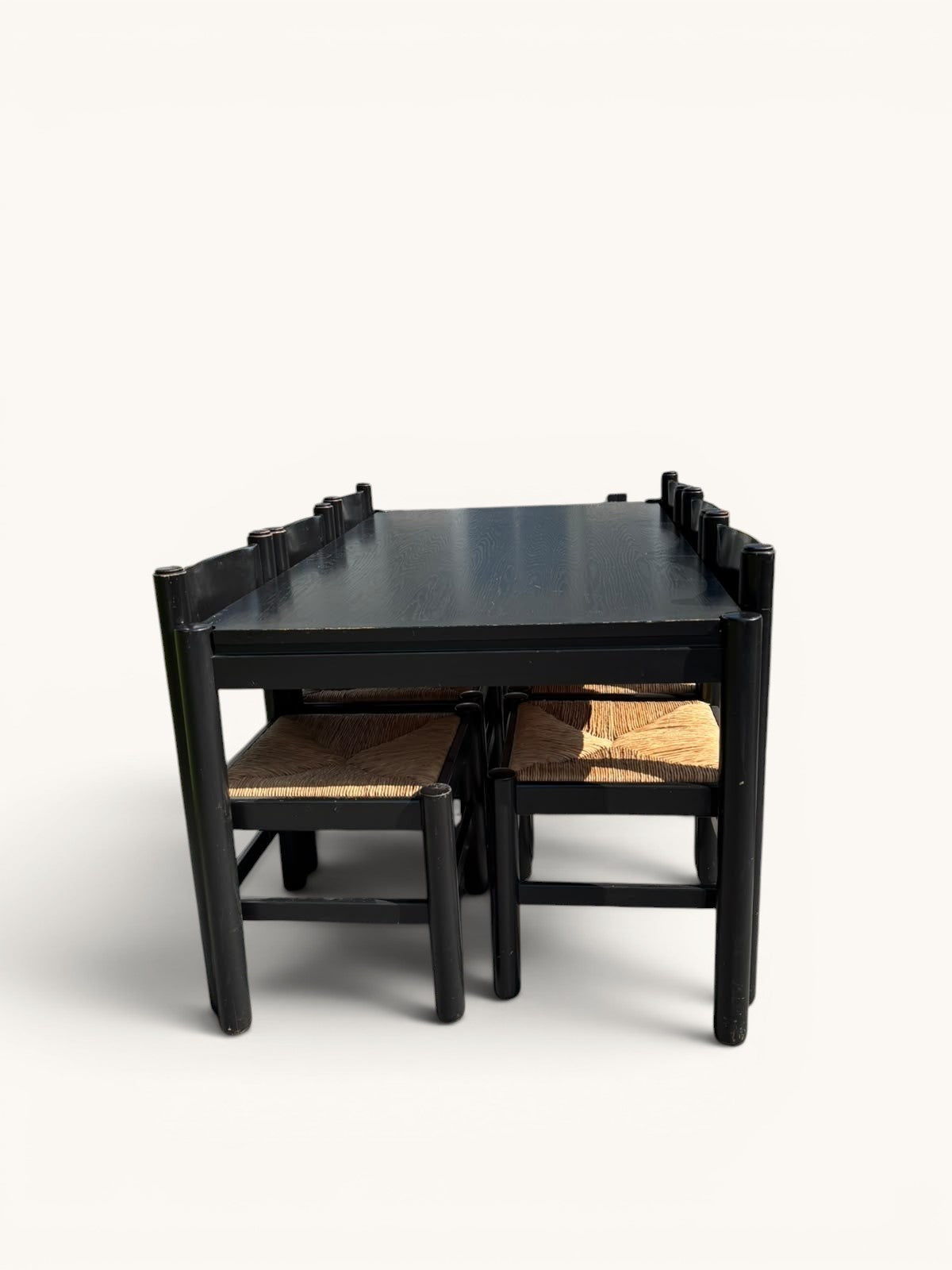 Eettafel met 6 stoelen van Vico Magistretti voor Cassina
