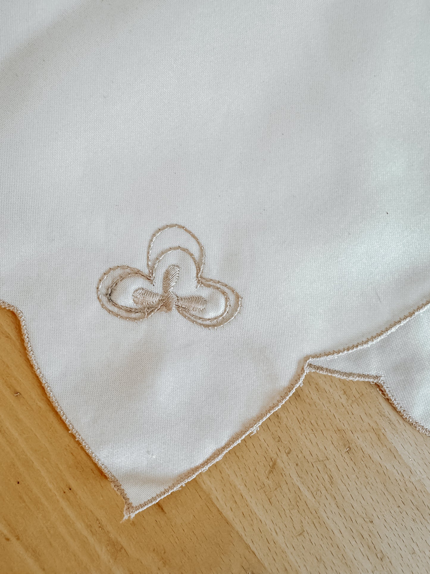 Set van 4 vintage witte satijnen servetten