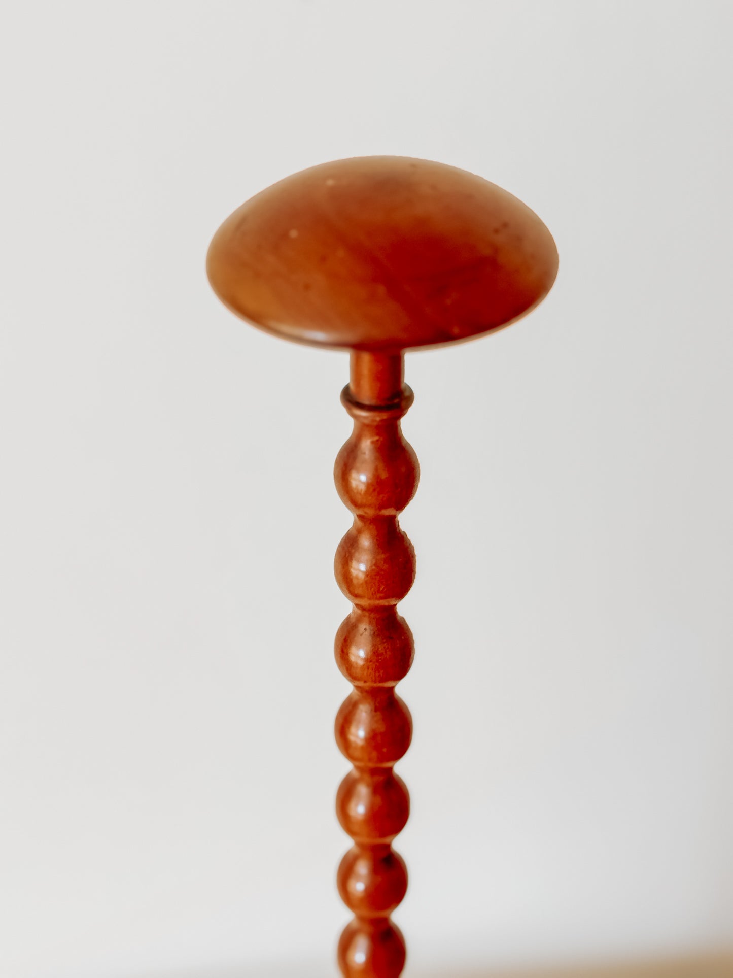 Vintage houten hoedenstandaard
