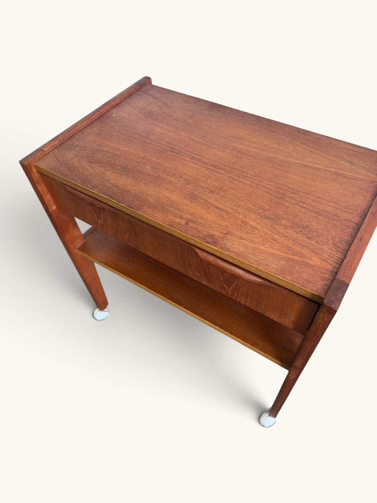 Deense vintage teak trolley op zwenkwieltjes met lade