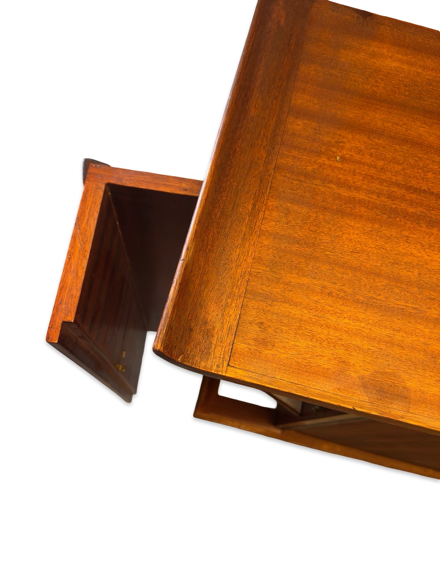 Vintage houten dressoir met bijzondere details, jaren 50