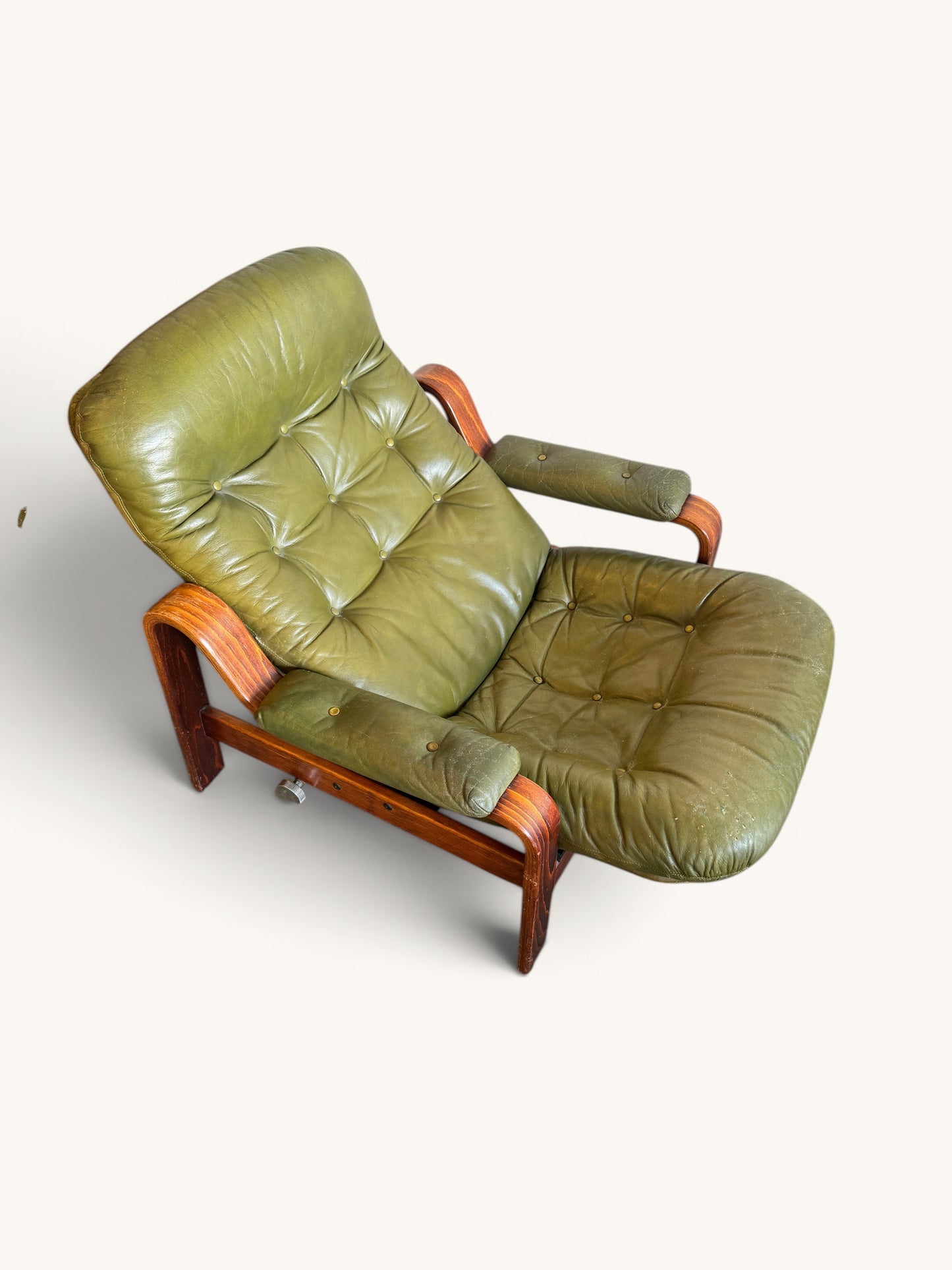 Set van 2 olijfgroene loungestoelen – Göte Möbler, Zweden, jaren 70