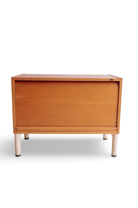 Vintage roldeur kastje met wit stalen onderstel