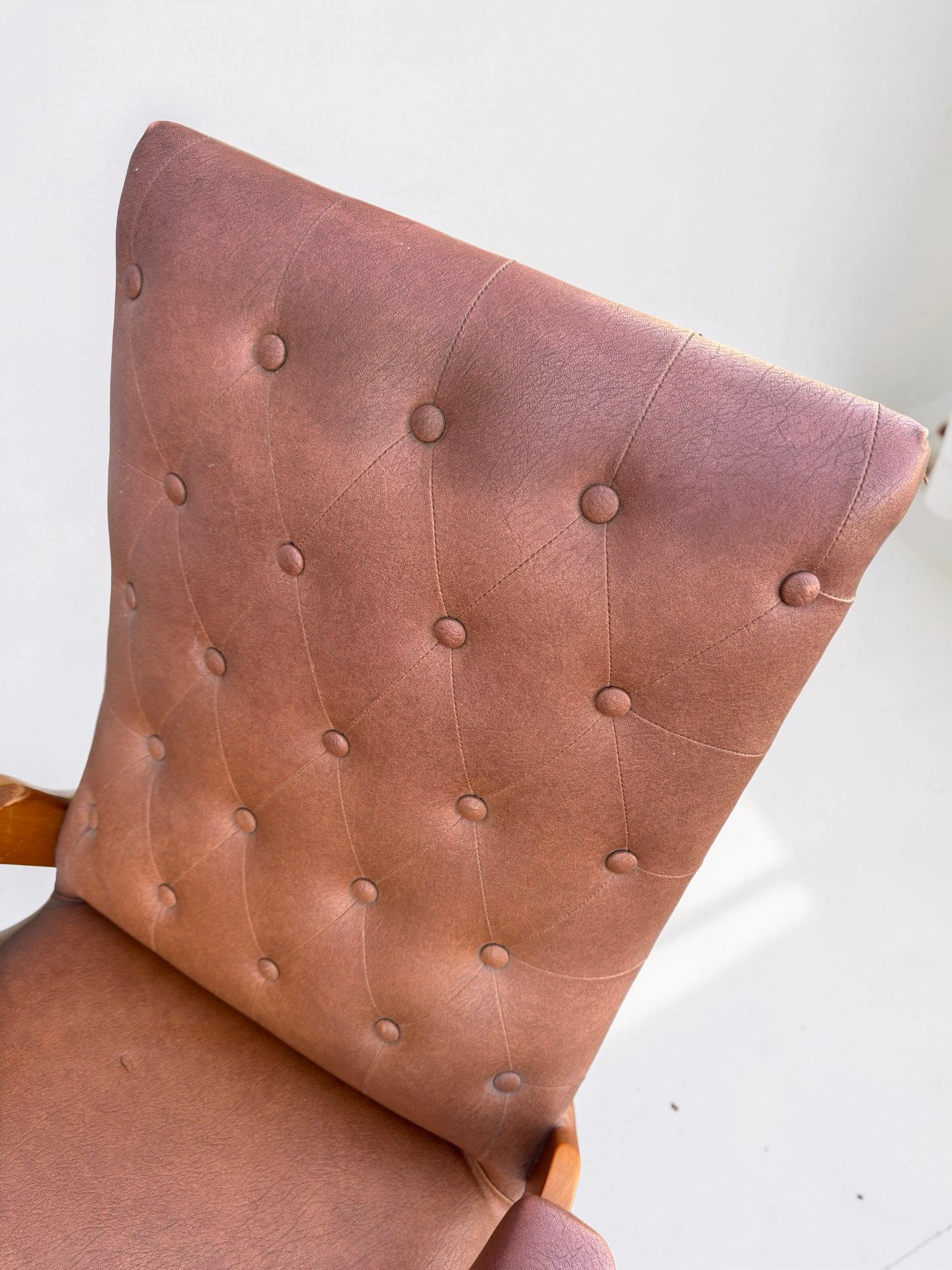 Vintage fauteuil van lichtbruin skai leer, jaren 60