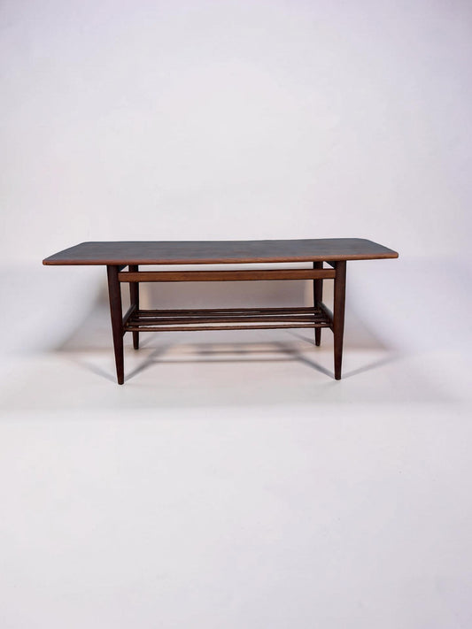 Vintage salontafel met lectuurrek, jaren 60