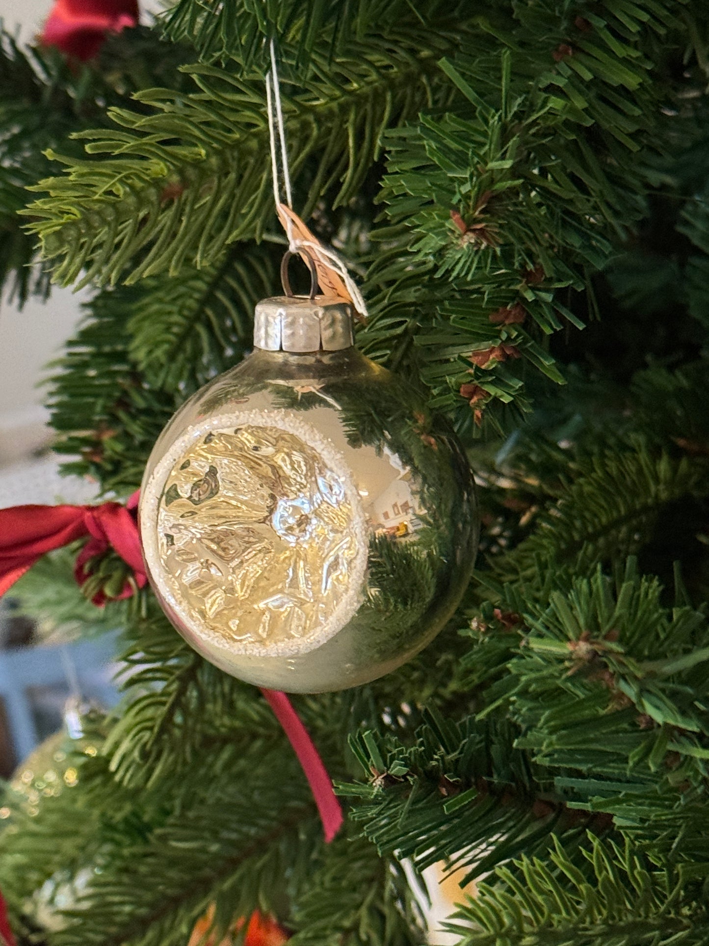 Vintage zilveren deuk kerstbal