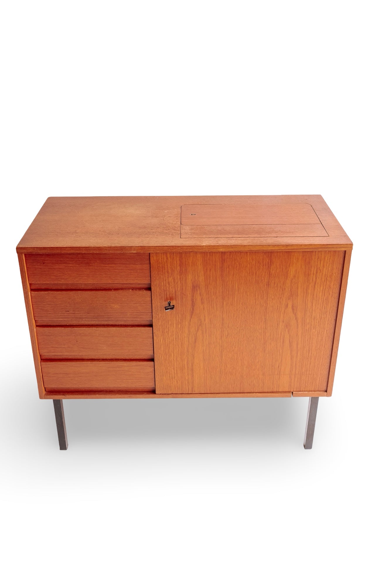 Vintage dressoir met lades en deurtje