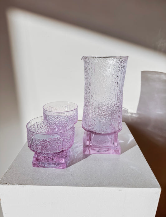 Italiaanse “Frosted glass” lila karaf + 2 bijpassende coupes/schaaltjes