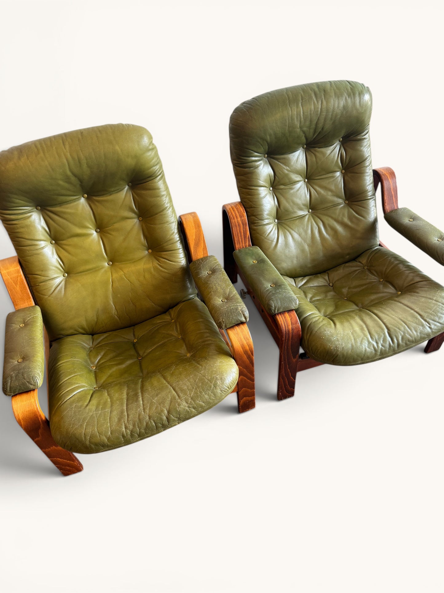 Set van 2 olijfgroene loungestoelen – Göte Möbler, Zweden, jaren 70