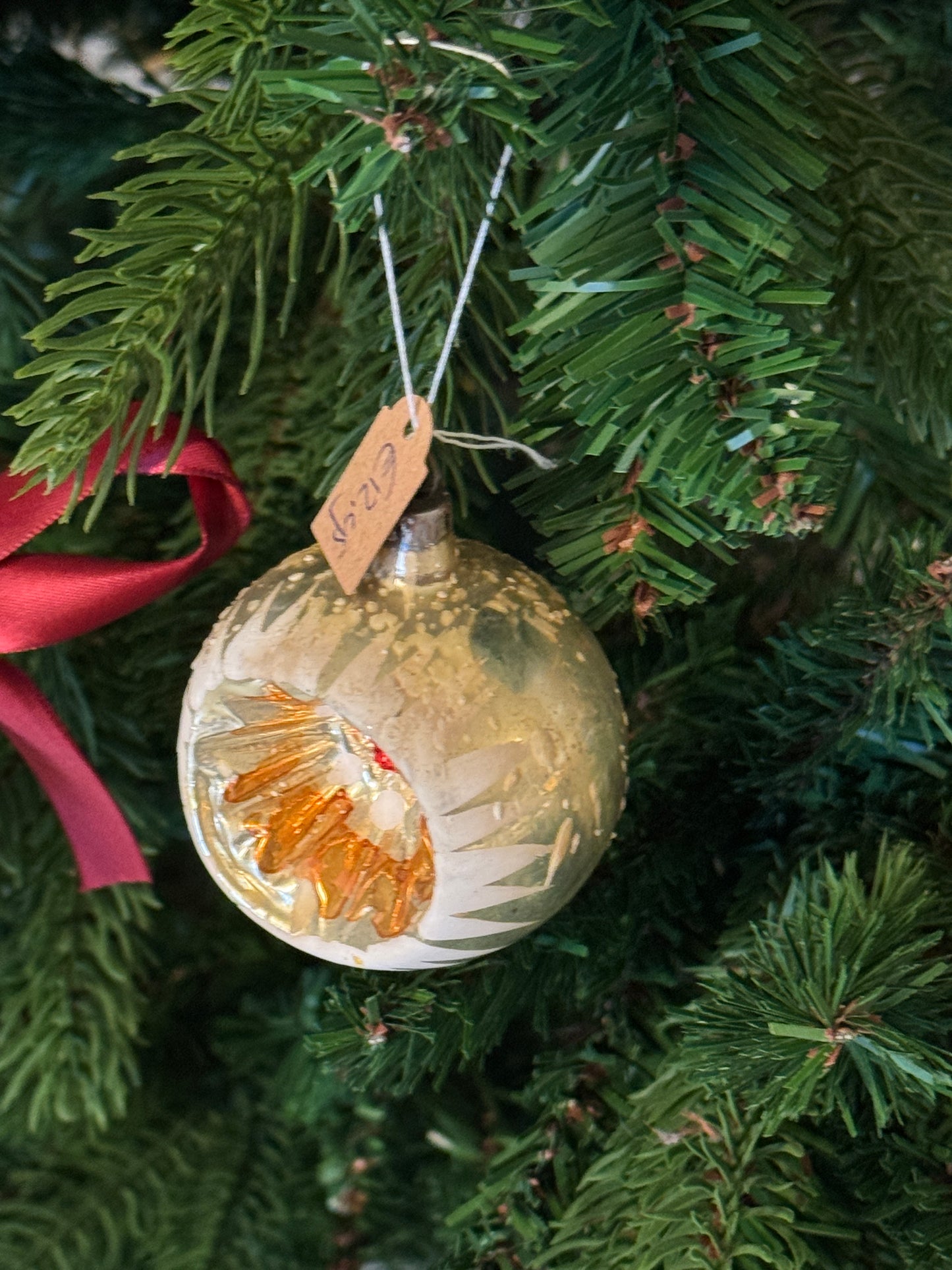 Antieke mondgeblazen deuk kerstbal