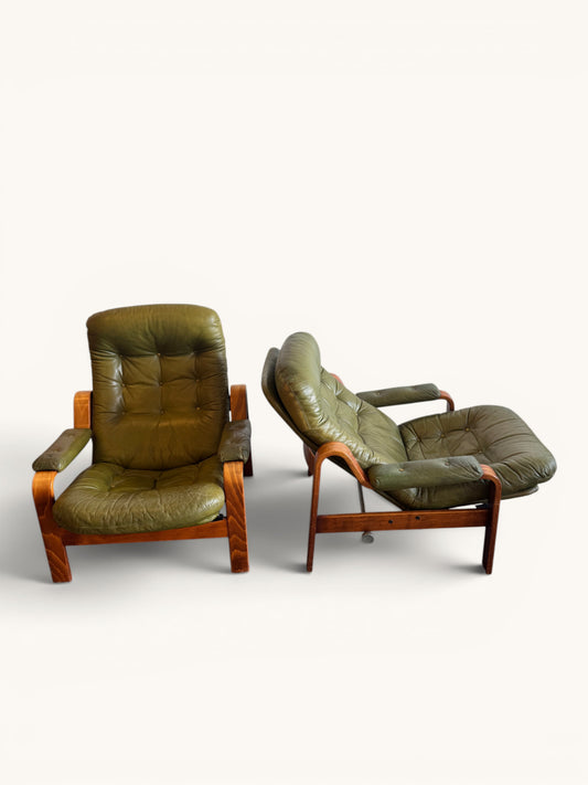 Set van 2 olijfgroene loungestoelen – Göte Möbler, Zweden, jaren 70