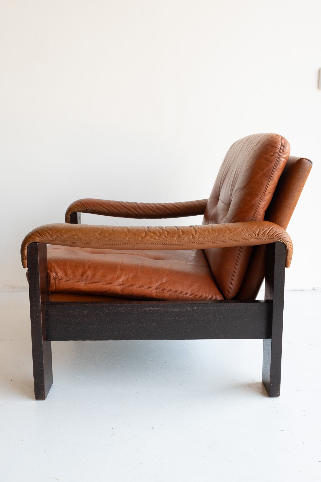Deense cognac leren fauteuil jaren 70