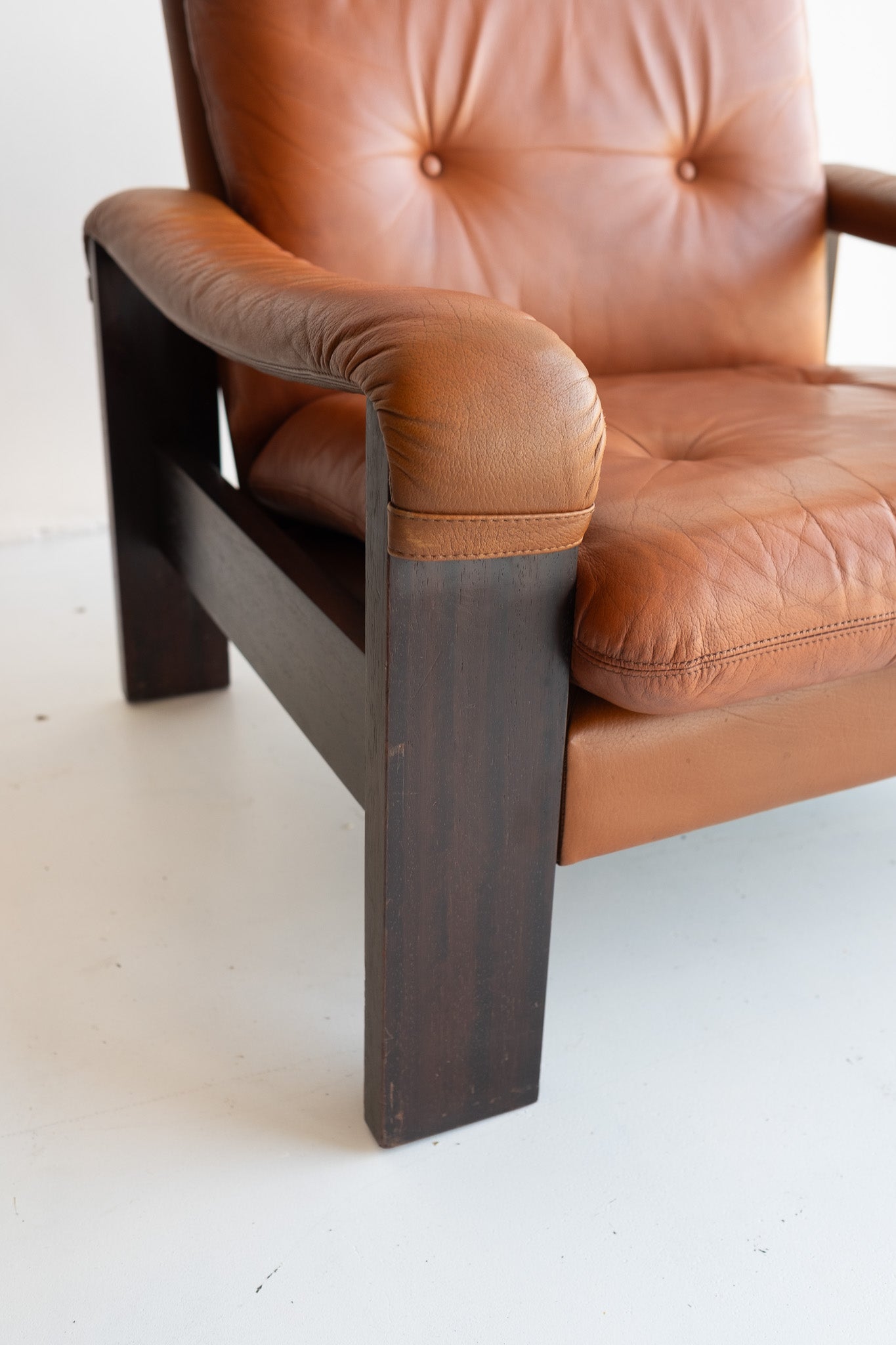 Deense cognac leren fauteuil jaren 70