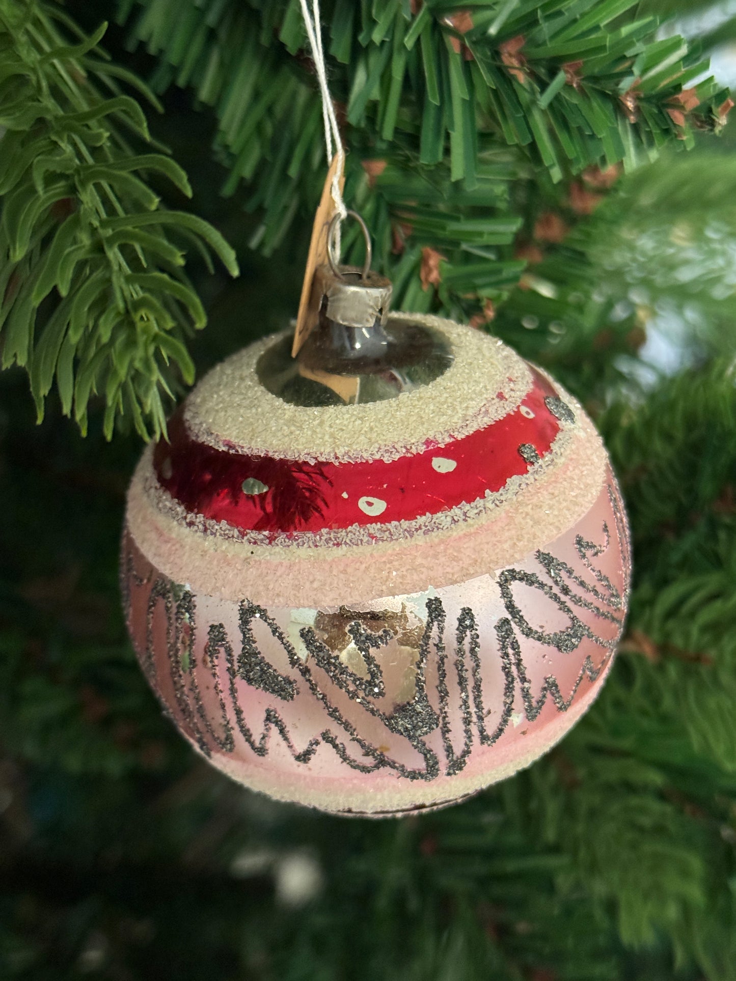 Grote handgemaakte vintage glazen kerstbal roze gesuikerd (3 beschikbaar)