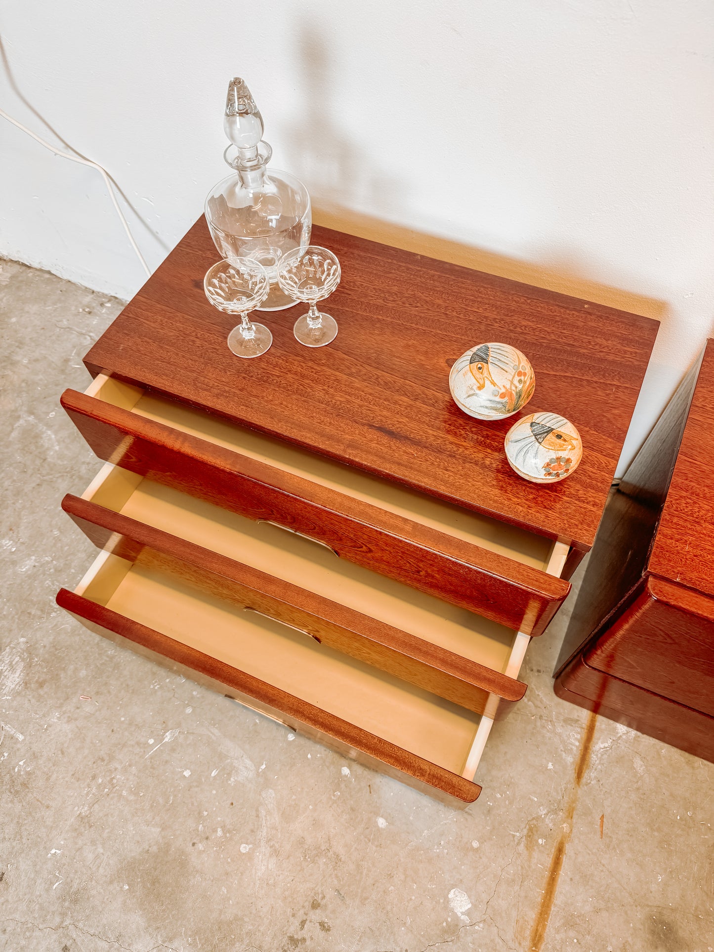 Set van 2 vintage nachtkastjes met 3 lades, jaren 80