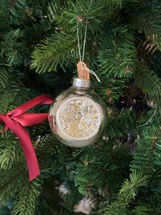 Vintage zilveren deuk kerstbal