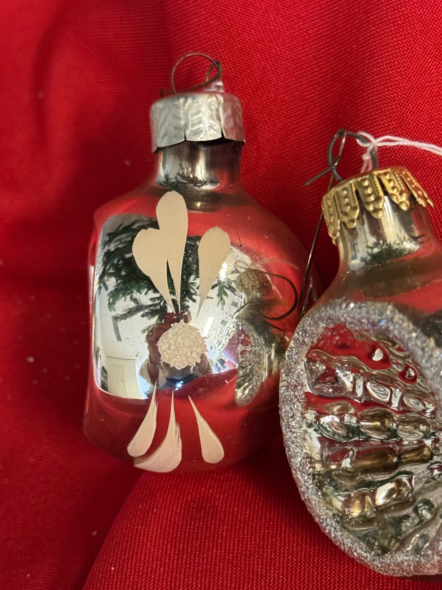 Set van 2 vintage mondgeblazen deuk kerstballen