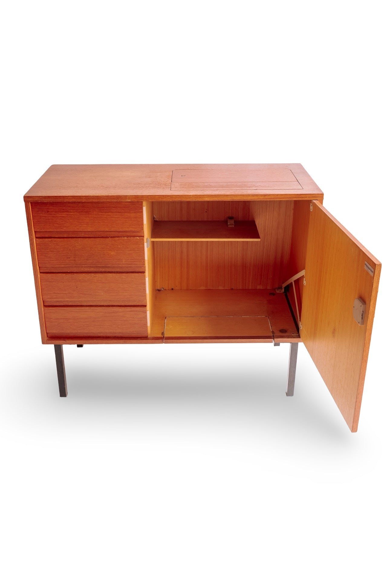 Vintage dressoir met lades en deurtje