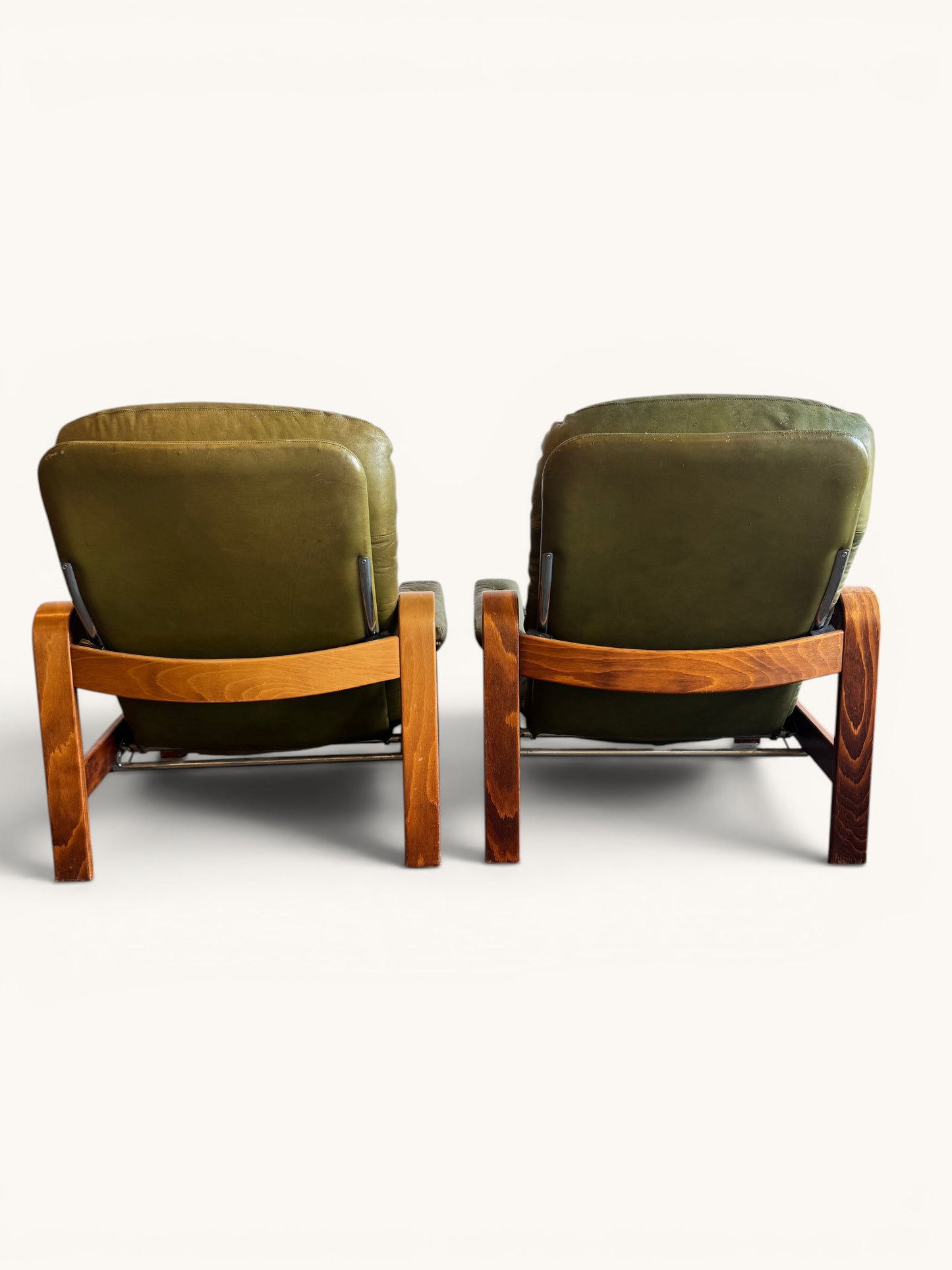 Set van 2 olijfgroene loungestoelen – Göte Möbler, Zweden, jaren 70