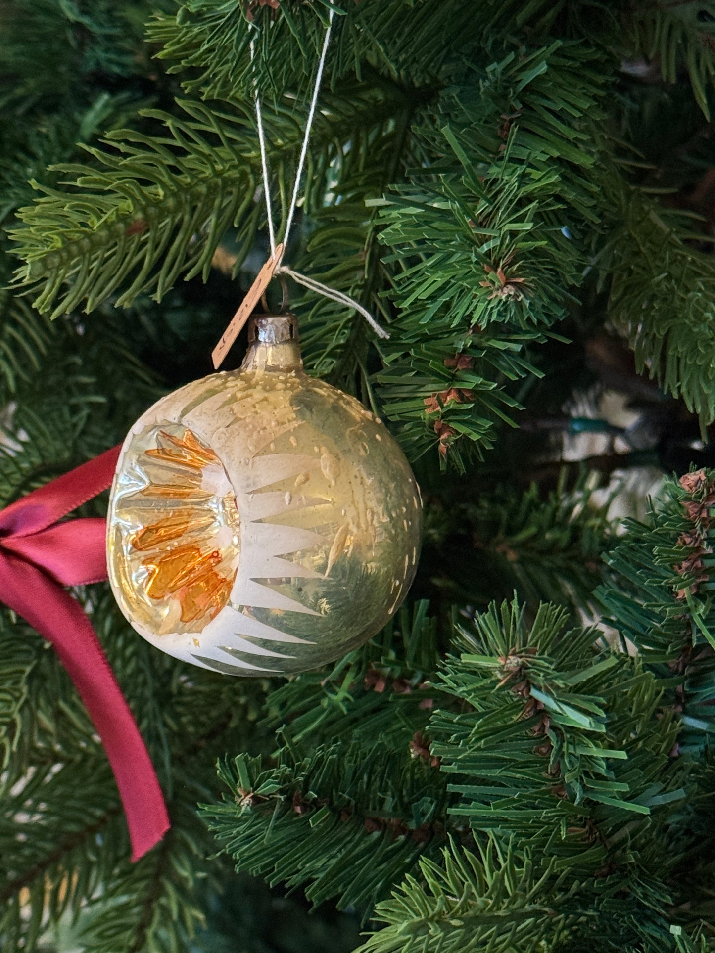 Antieke mondgeblazen deuk kerstbal