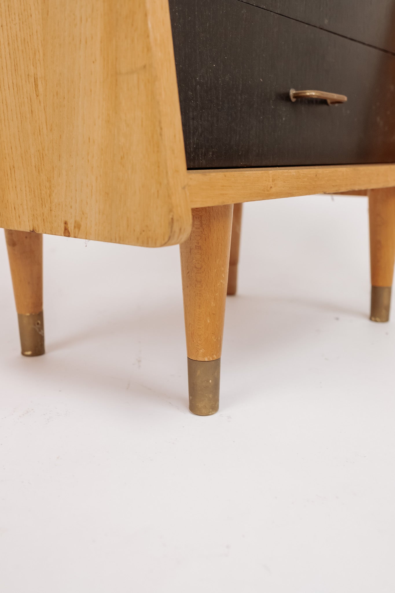 Jaren 60 nachtkastje met 2 lades