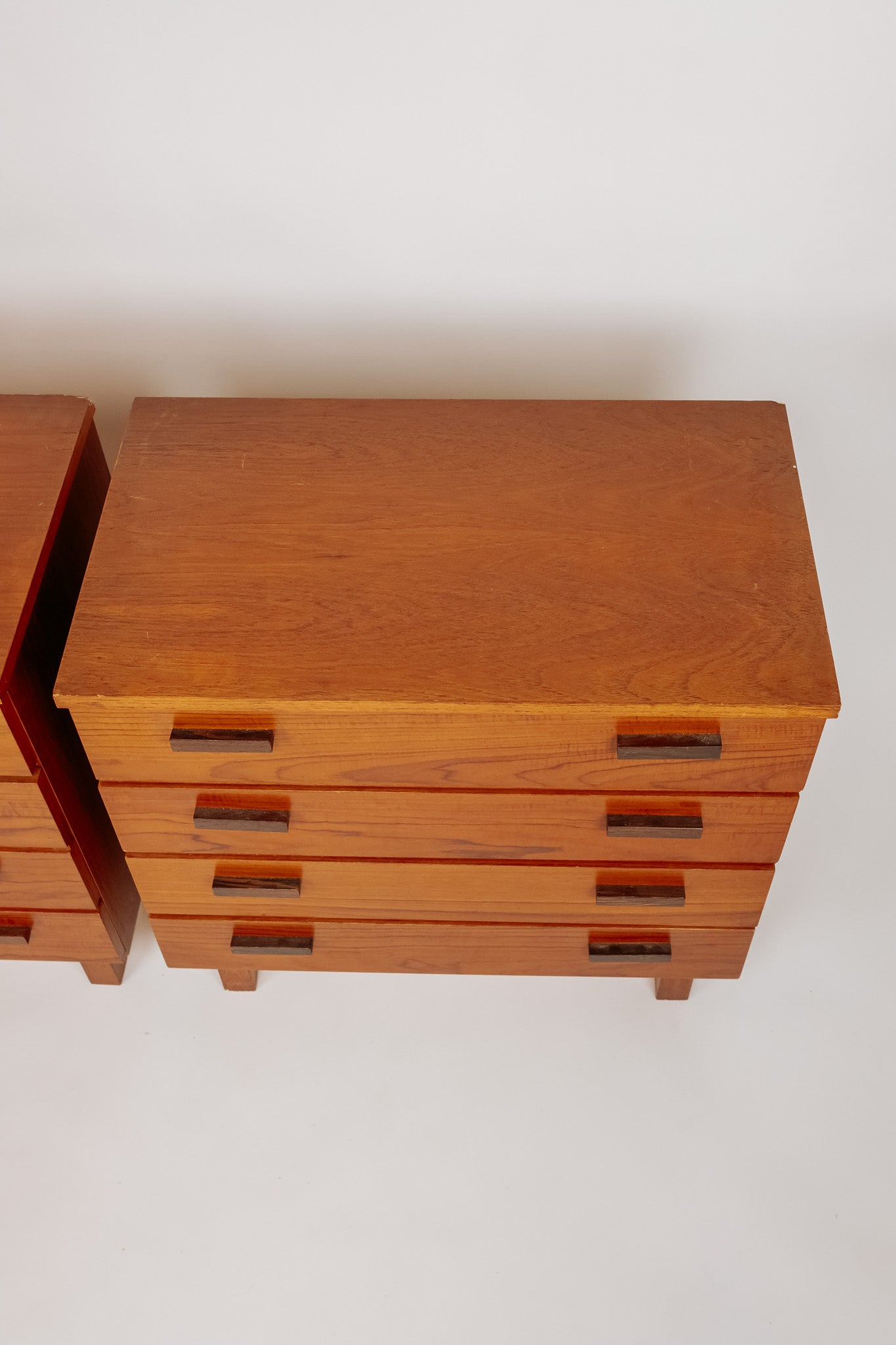 Set van 2 houten ladekasten / nachtkastjes, jaren 70