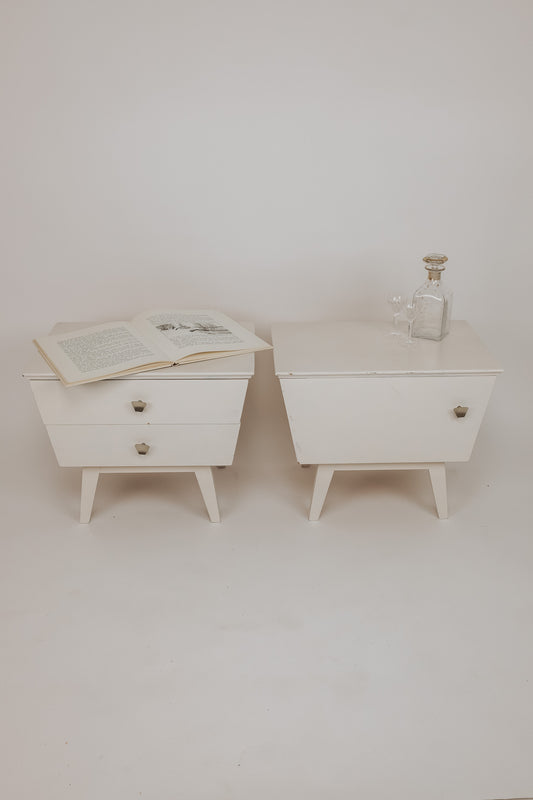 Set van 2 witgeverfde houten nachtkastjes, jaren 60