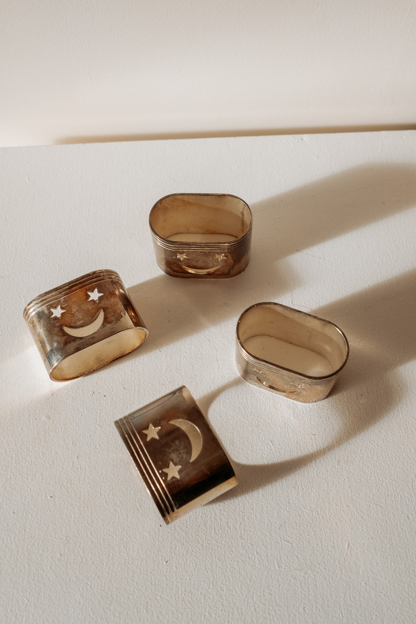 Set van 4 zilveren servetringen met smiley gezichtjes