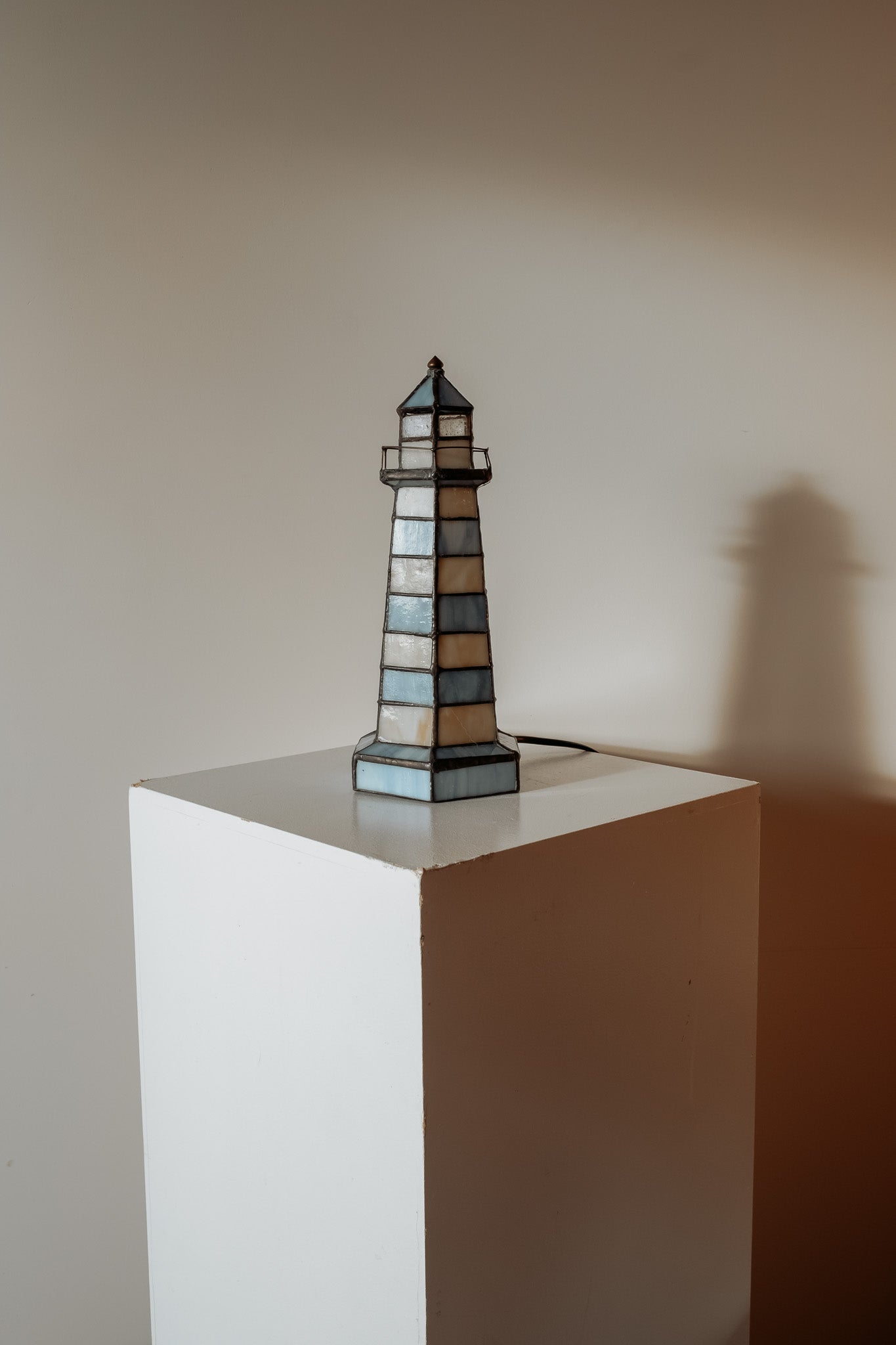 Vintage Tiffany vuurtorenlamp van glas-in-lood