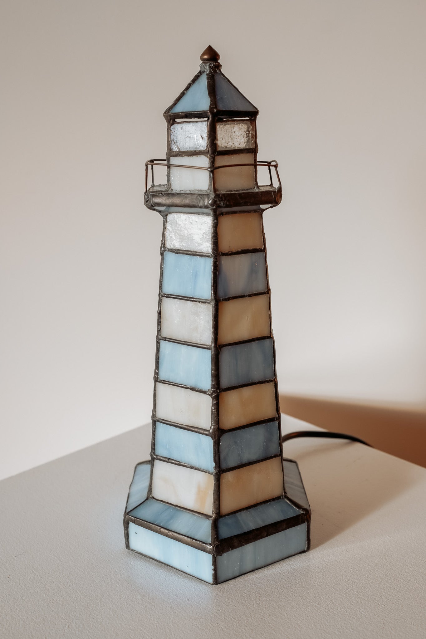 Vintage Tiffany vuurtorenlamp van glas-in-lood