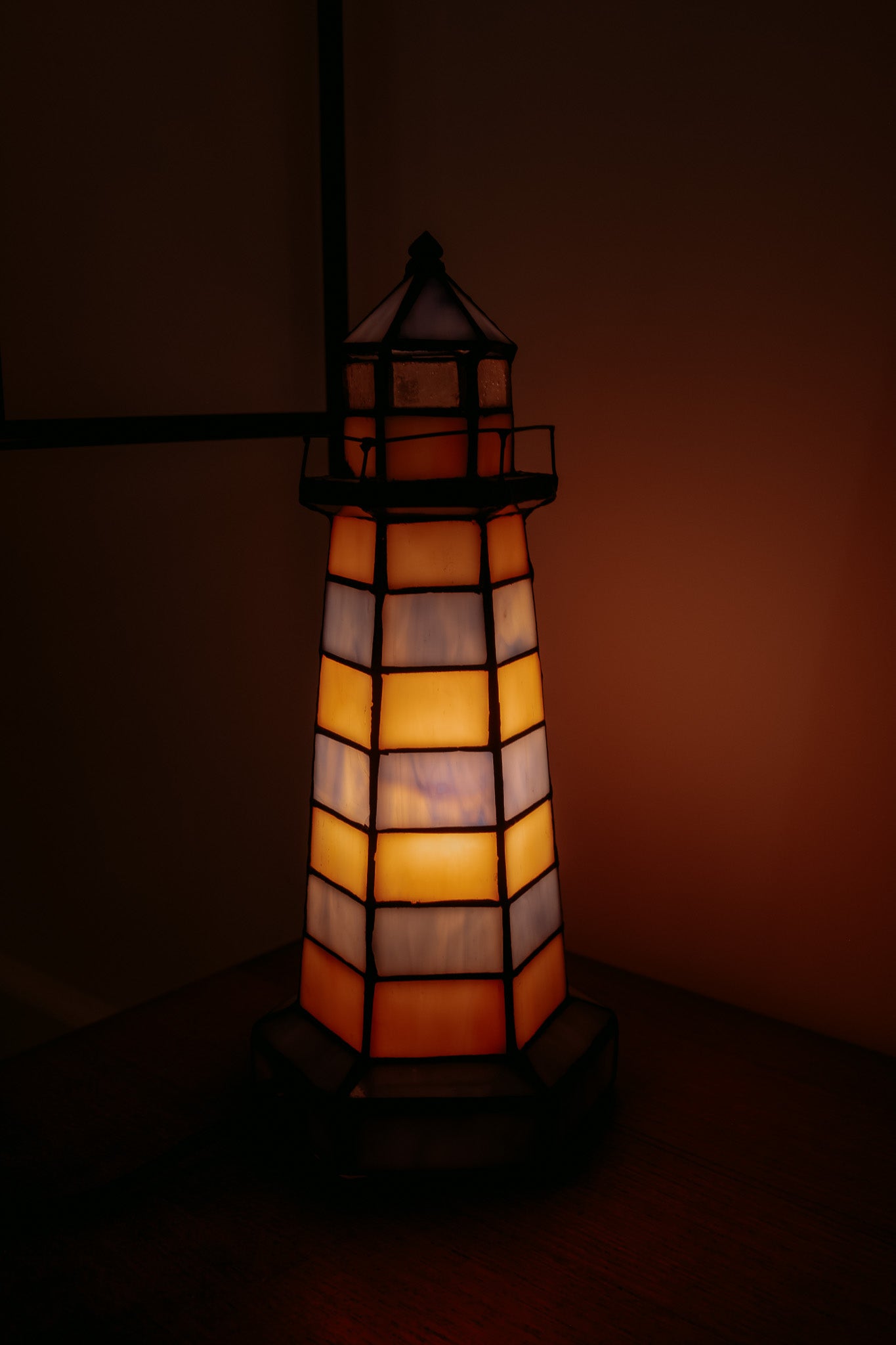 Vintage Tiffany vuurtorenlamp van glas-in-lood