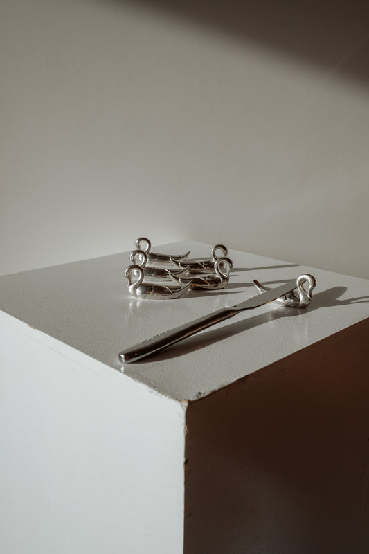 Set van 6 zilveren zwanen messenleggers of naamkaarthouders