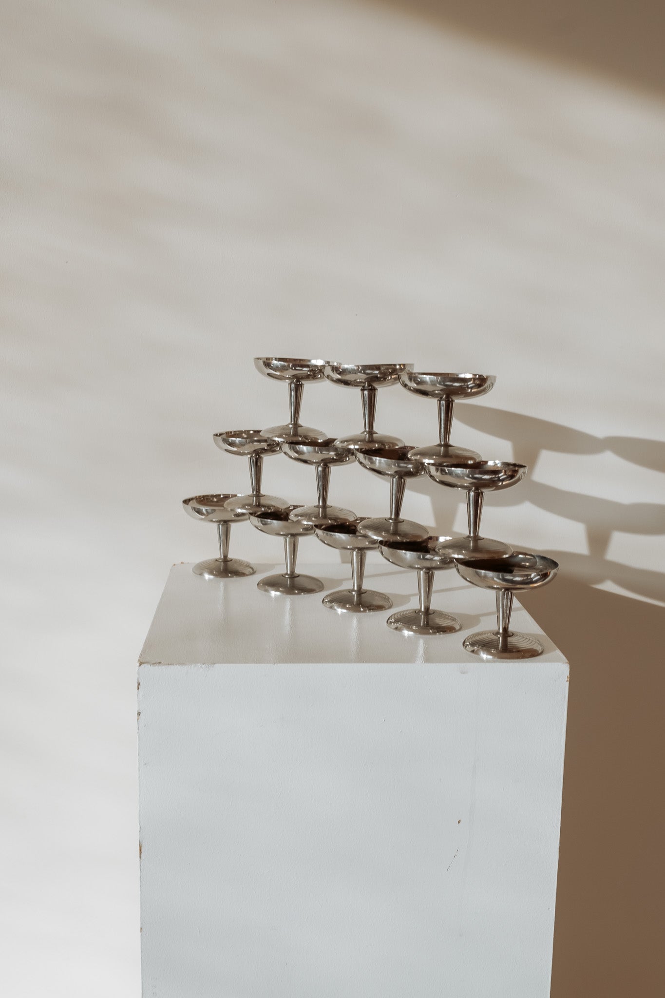 Set van 12 vintage Italiaanse rvs coupes (klein formaat)