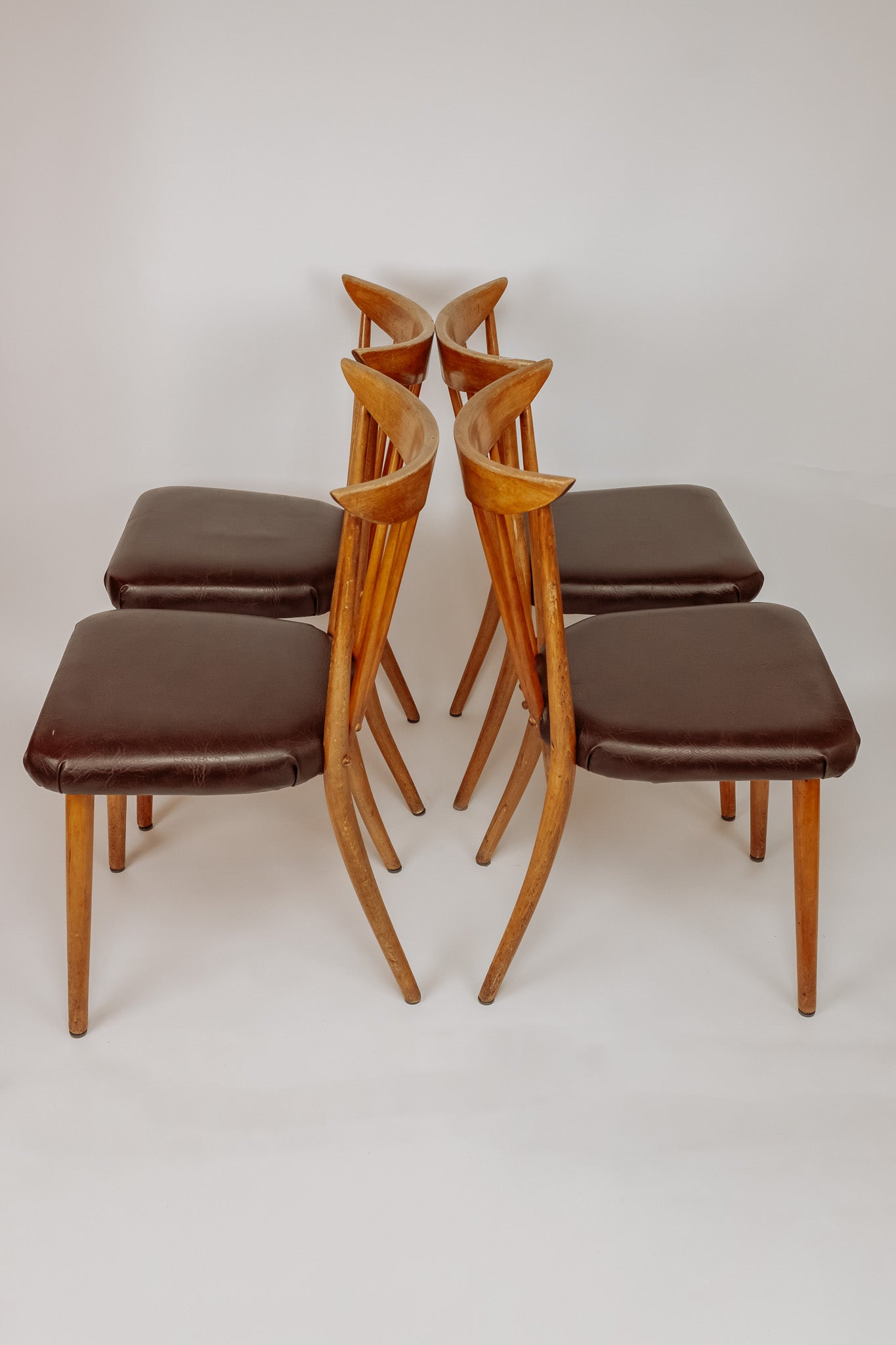 Set van 4 vintage houten spijlenstoel eetkamerstoelen