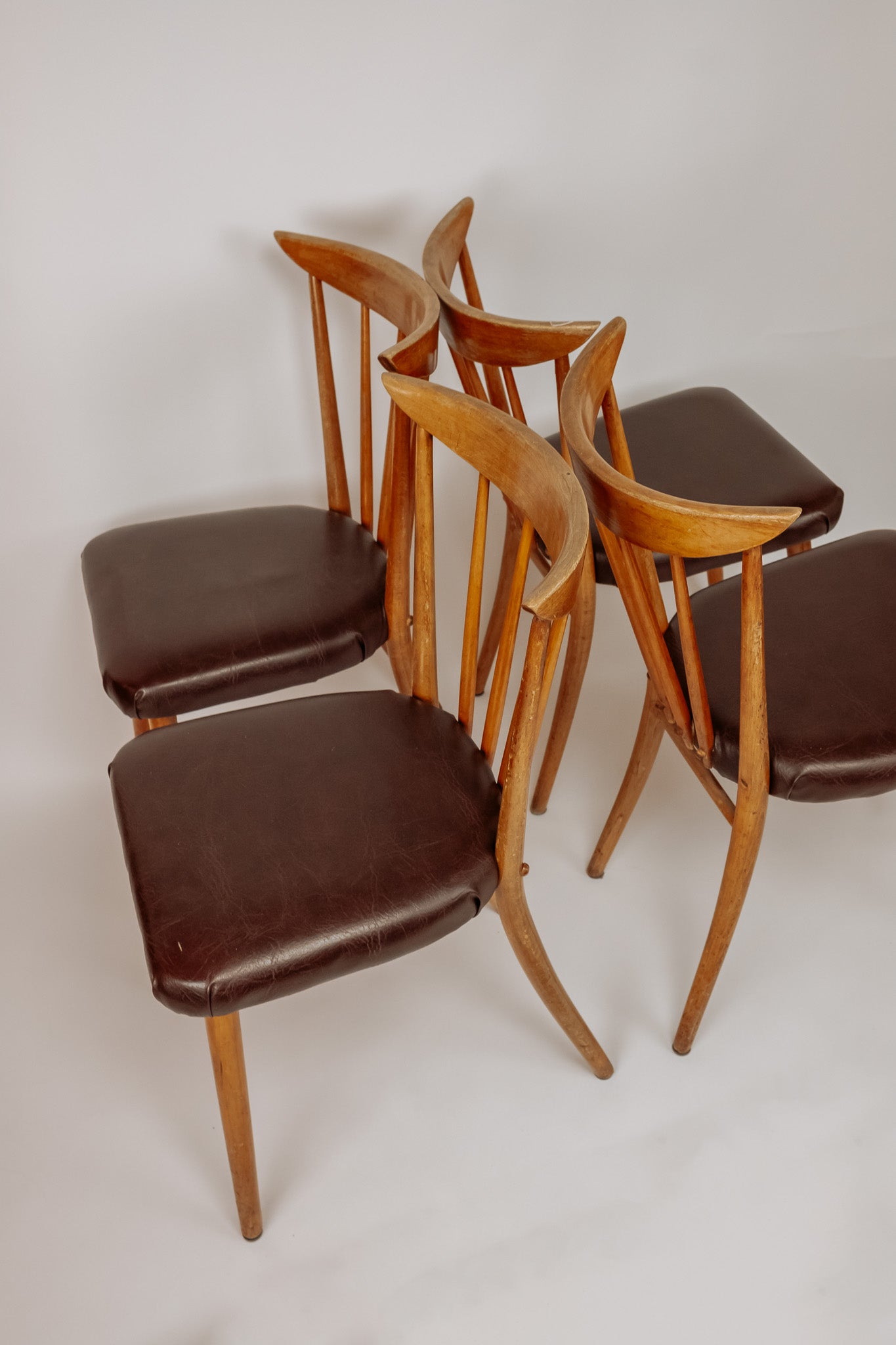 Set van 4 vintage houten spijlenstoel eetkamerstoelen