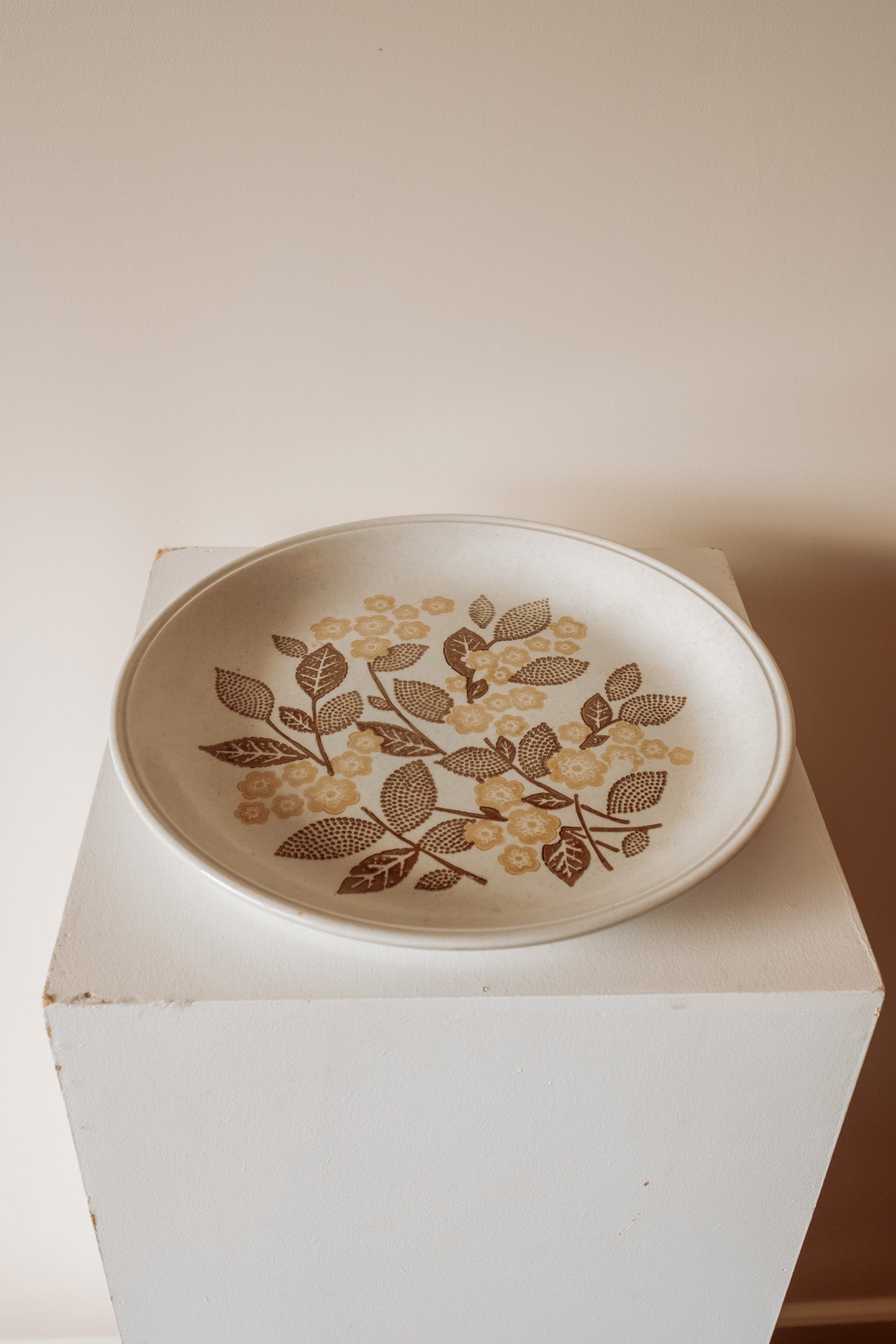 Keramieken serveerschaal, jaren 70