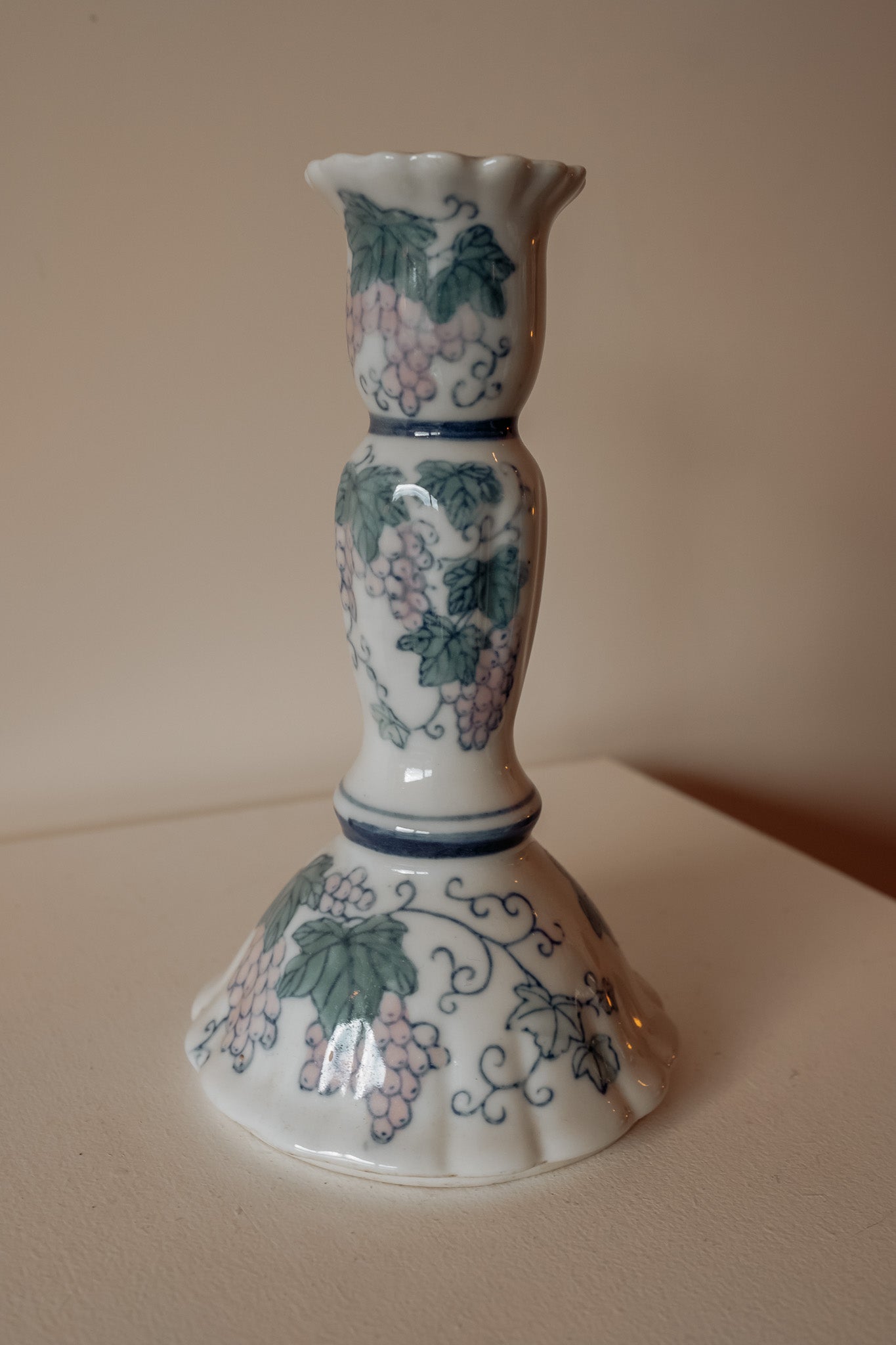 Vintage porseleinen kandelaar voor dinerkaars