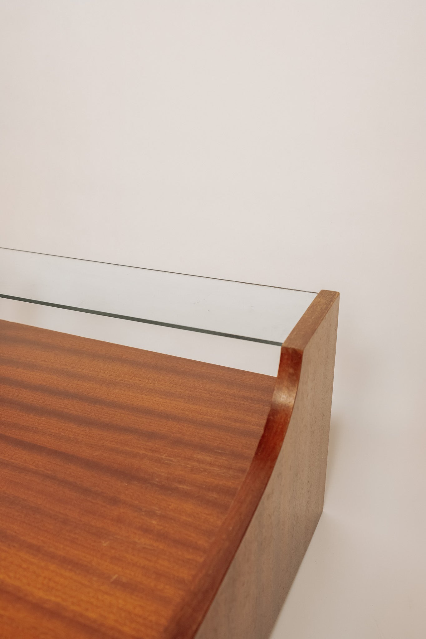 2x Zwevende Mid Century vintage nachtkastjes