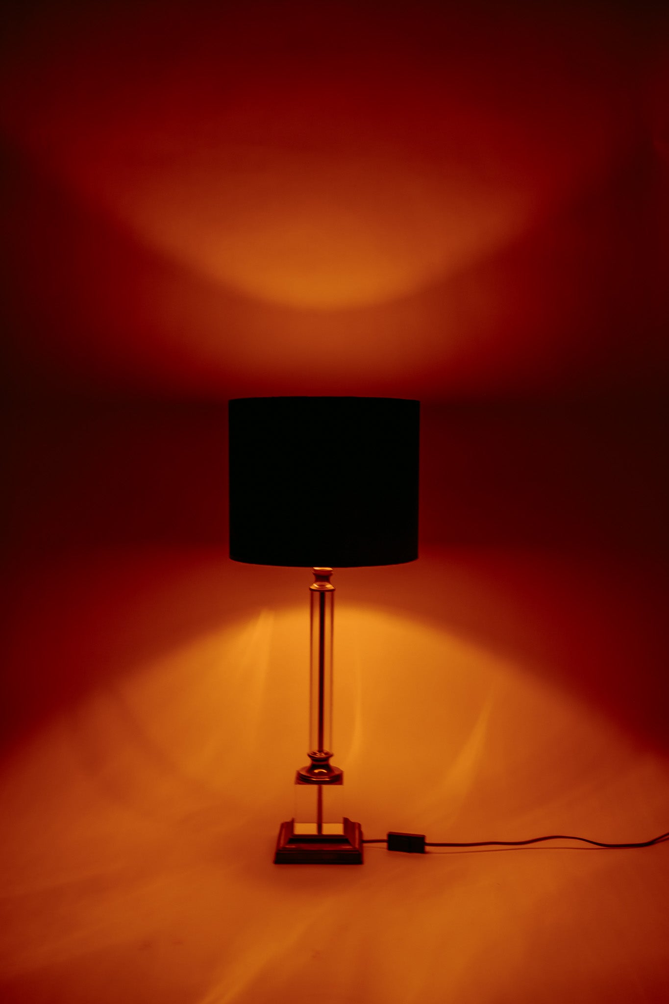 Vintage tafellamp van messing met plexiglas