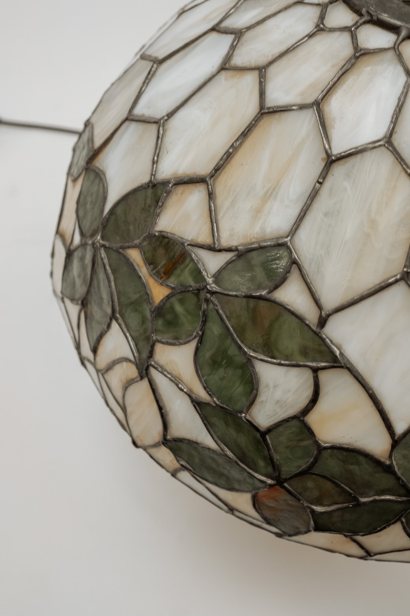 Tiffany stijl tafellamp met glas in lood kap