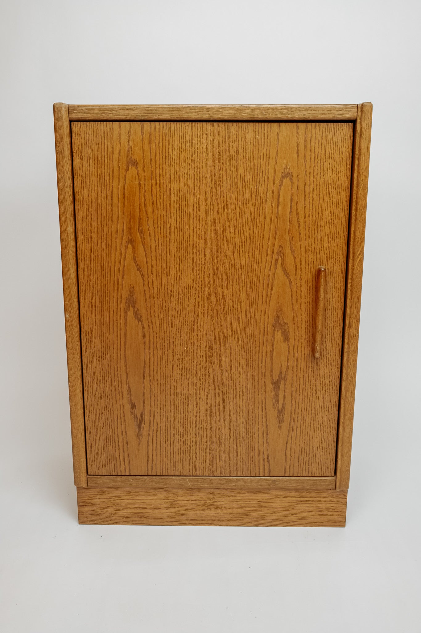 Vintage Hulsta kastje met deur en planken