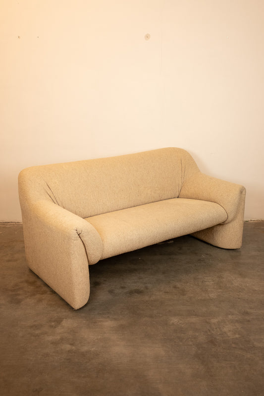 Leolux Mink bank in beige bouclé stof