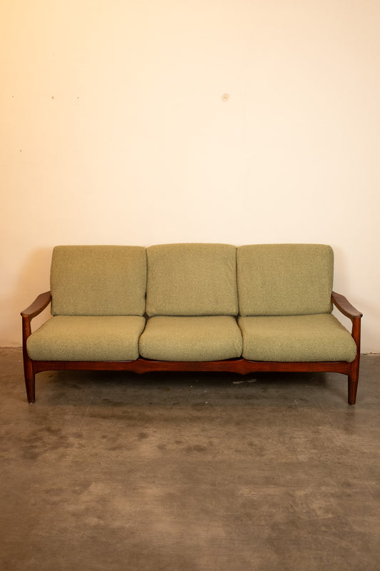 Vintage Deense teakhouten 3-zitsbank met nieuwe mosgroene bouclé bekleding